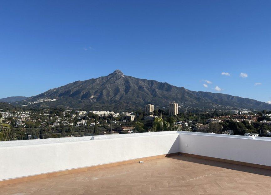 Resale - Apartment - Middle Floor Apartment - Marbella - Nueva Andalucia