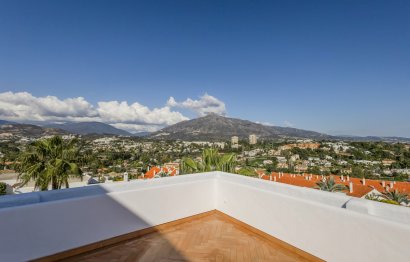 Resale - Apartment - Middle Floor Apartment - Marbella - Nueva Andalucia