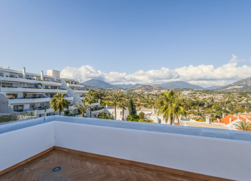 Resale - Apartment - Middle Floor Apartment - Marbella - Nueva Andalucia