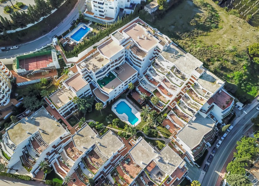 Resale - Apartment - Middle Floor Apartment - Marbella - Nueva Andalucia