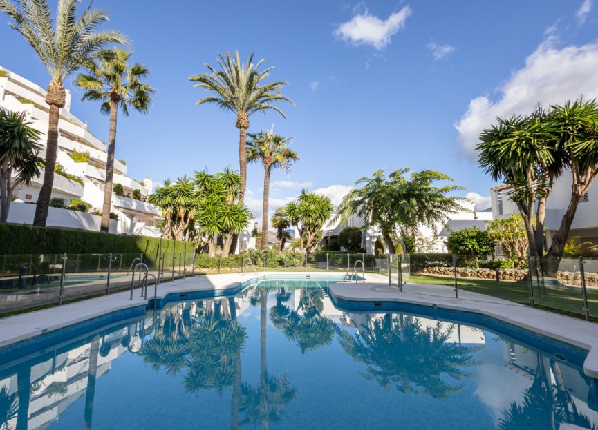 Resale - Apartment - Middle Floor Apartment - Marbella - Nueva Andalucia