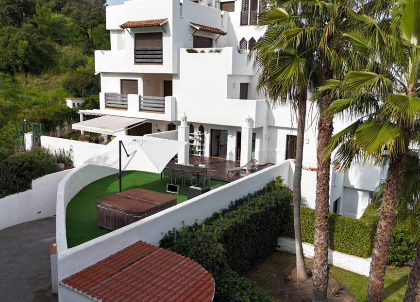 Resale - Apartment - Middle Floor Apartment - Estepona - Estepona Centro