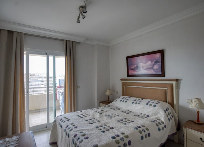 Resale - Apartment - Middle Floor Apartment - Marbella - Puerto Banús