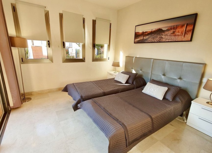 Resale - Apartment - Middle Floor Apartment - Estepona - Estepona Centro