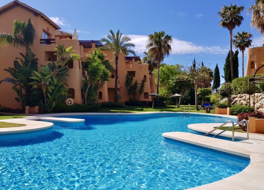 Resale - Apartment - Middle Floor Apartment - Estepona - Estepona Centro