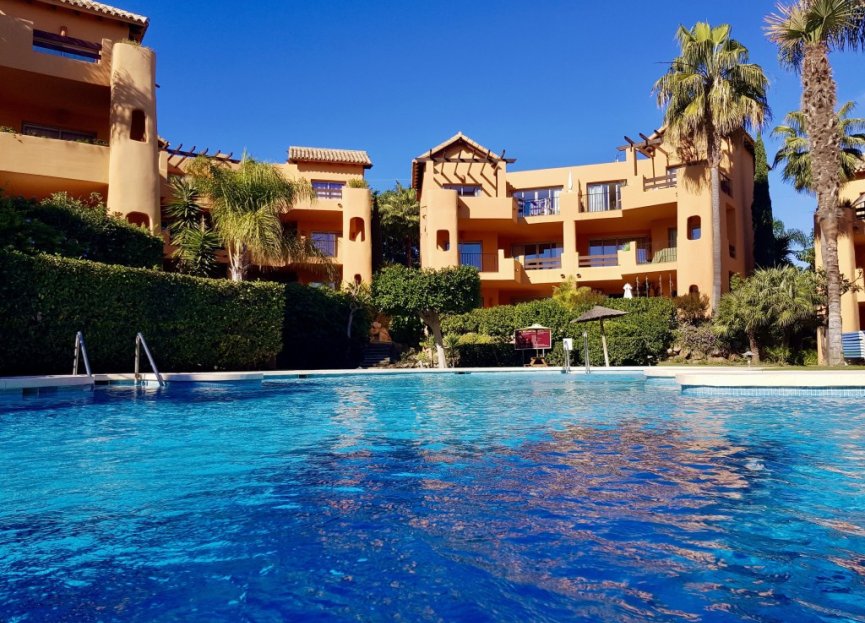 Resale - Apartment - Middle Floor Apartment - Estepona - Estepona Centro