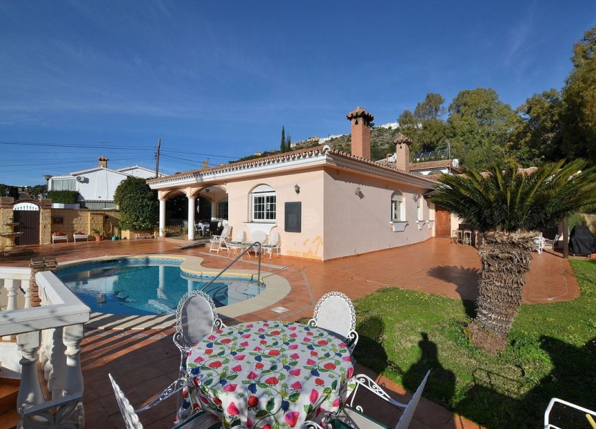 Resale - House - Detached Villa - Benalmádena - Benalmadena Pueblo