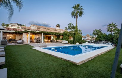 Resale - House - Detached Villa - Marbella - Nueva Andalucia