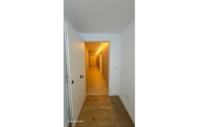 Resale - Apartment - Middle Floor Apartment - Estepona - Estepona Centro