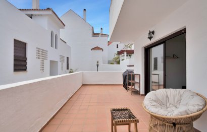 Resale - Apartment - Ground Floor Apartment - Marbella - Nueva Andalucia