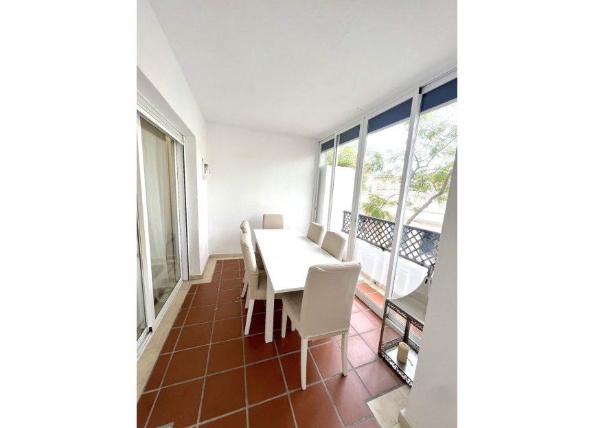 Resale - Apartment - Middle Floor Apartment - Marbella - Puerto Banús