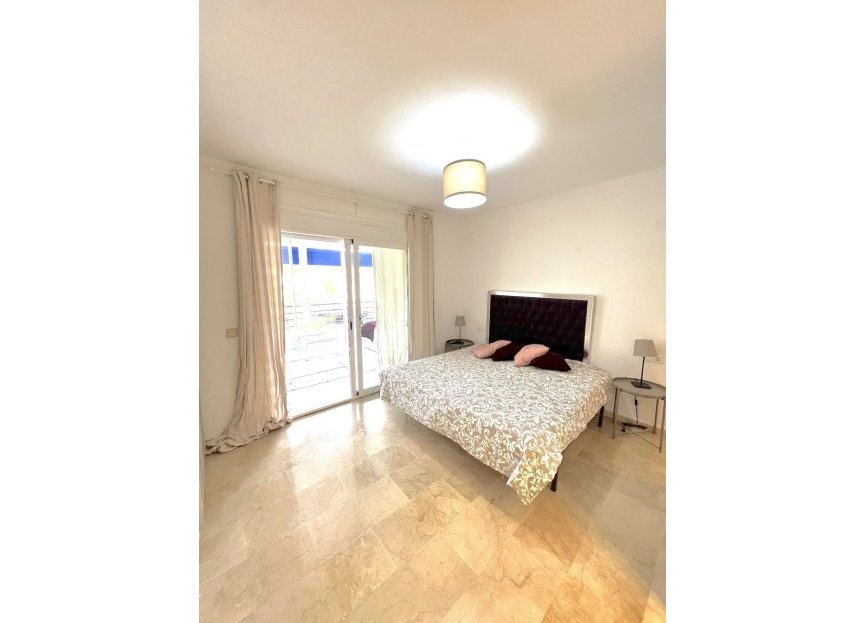 Resale - Apartment - Middle Floor Apartment - Marbella - Puerto Banús