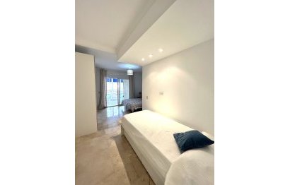 Resale - Apartment - Middle Floor Apartment - Marbella - Puerto Banús