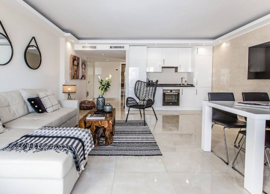 Resale - Apartment - Middle Floor Apartment - Marbella - Puerto Banús