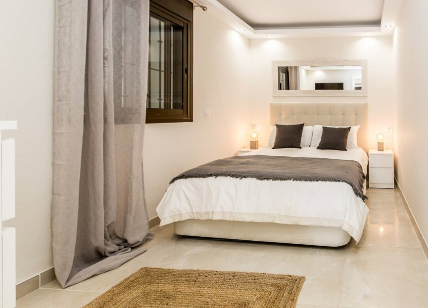 Resale - Apartment - Middle Floor Apartment - Marbella - Puerto Banús