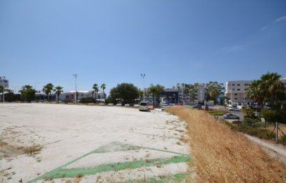 Resale - Plot - Land with Ruin - Estepona - Estepona Centro