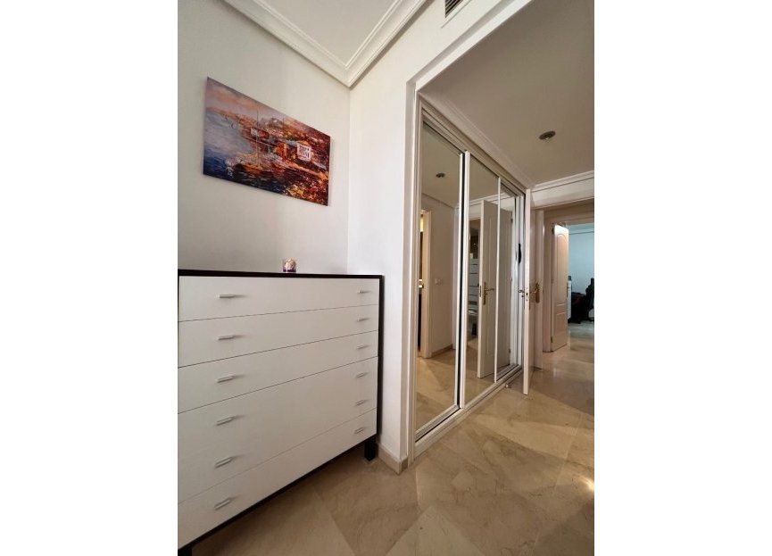 Resale - Apartment - Ground Floor Apartment - Marbella - The Golden Mile