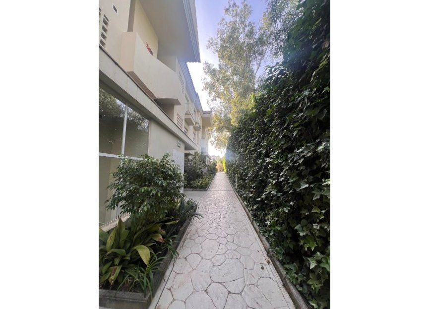 Resale - Apartment - Ground Floor Apartment - Marbella - The Golden Mile