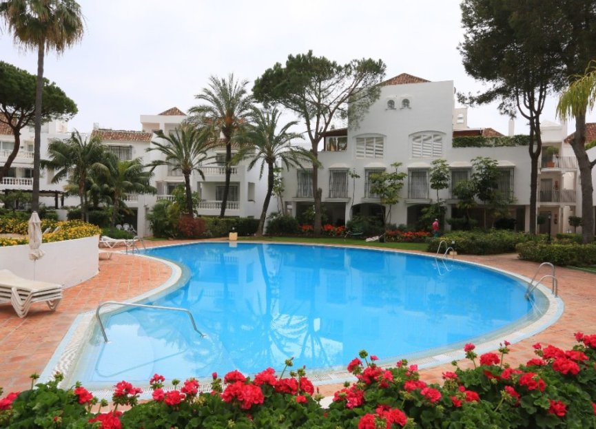 Resale - Apartment - Ground Floor Apartment - Marbella - Elviria