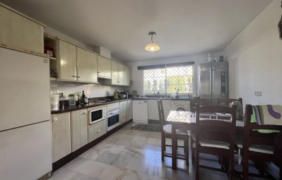 Resale - House - Semi-Detached House - Estepona - Atalaya