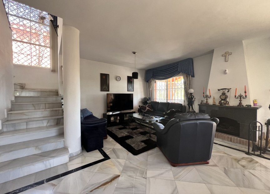 Resale - House - Semi-Detached House - Estepona - Atalaya