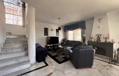 Resale - House - Semi-Detached House - Estepona - Atalaya