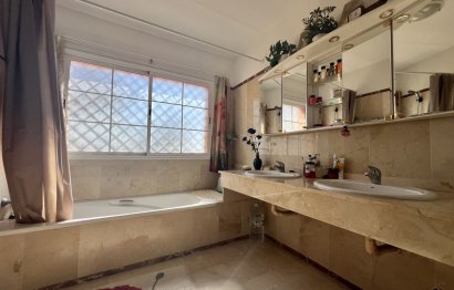 Resale - House - Semi-Detached House - Estepona - Atalaya