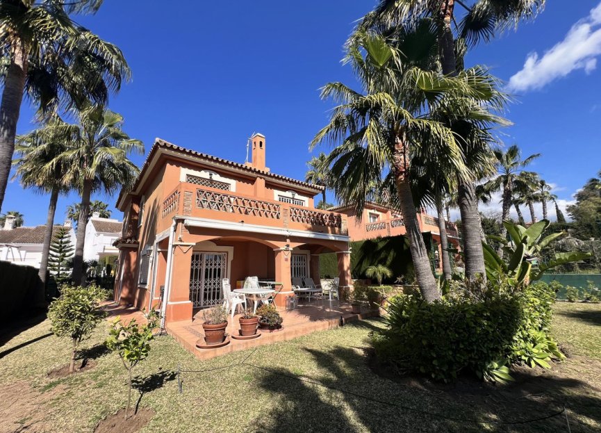 Resale - House - Semi-Detached House - Estepona - Atalaya