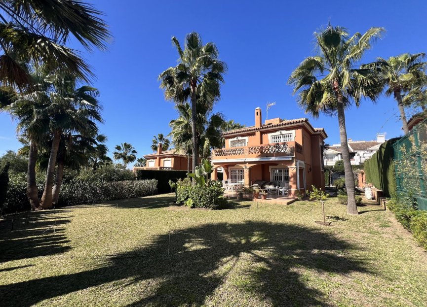 Resale - House - Semi-Detached House - Estepona - Atalaya