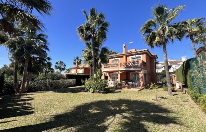 Resale - House - Semi-Detached House - Estepona - Atalaya