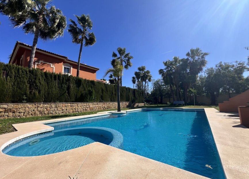 Resale - House - Semi-Detached House - Estepona - Atalaya