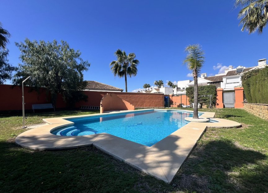 Resale - House - Semi-Detached House - Estepona - Atalaya