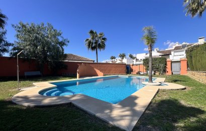 Resale - House - Semi-Detached House - Estepona - Atalaya