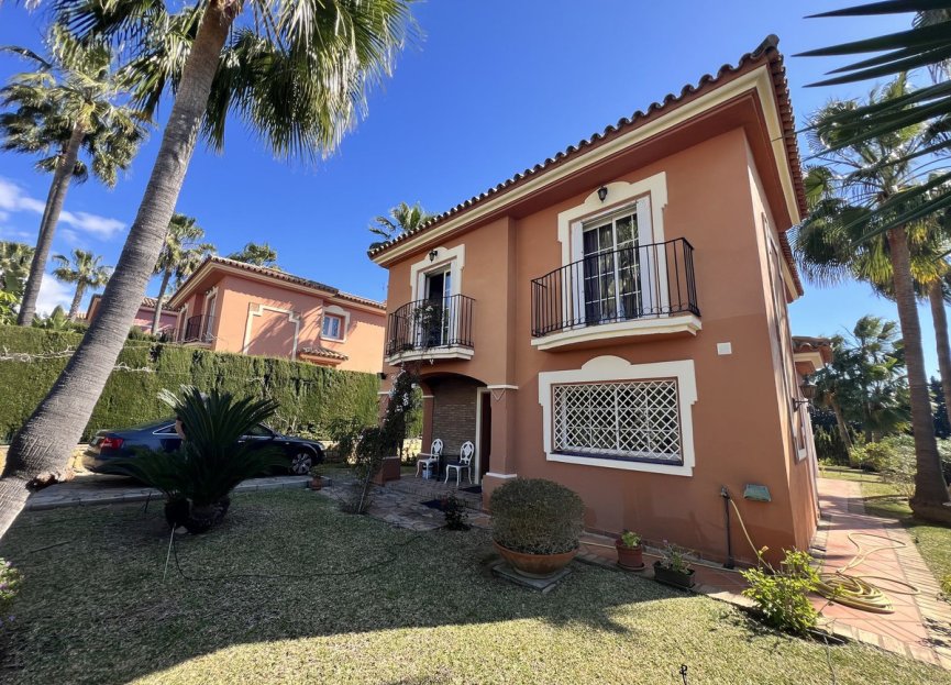 Resale - House - Semi-Detached House - Estepona - Atalaya