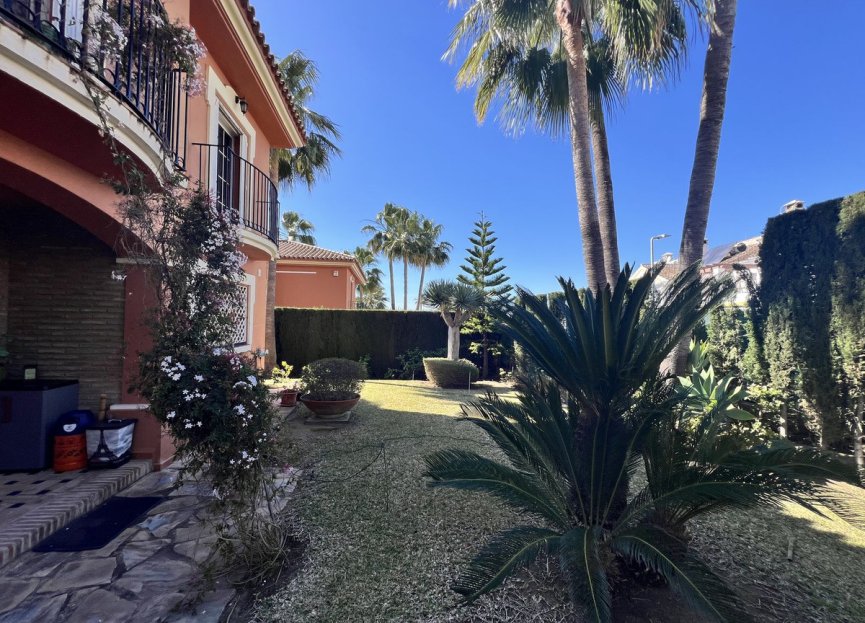 Resale - House - Semi-Detached House - Estepona - Atalaya