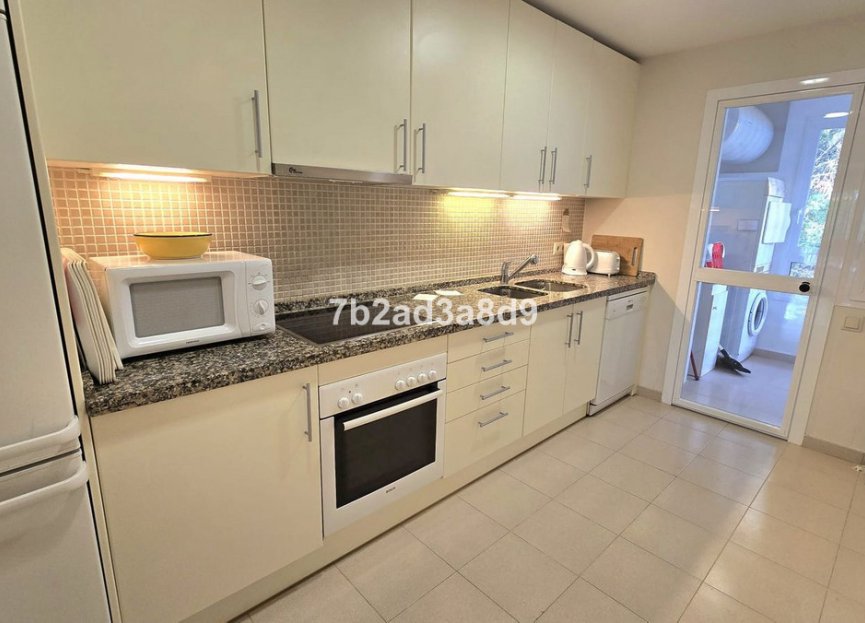 Resale - Apartment - Middle Floor Apartment - Benahavís - La Quinta