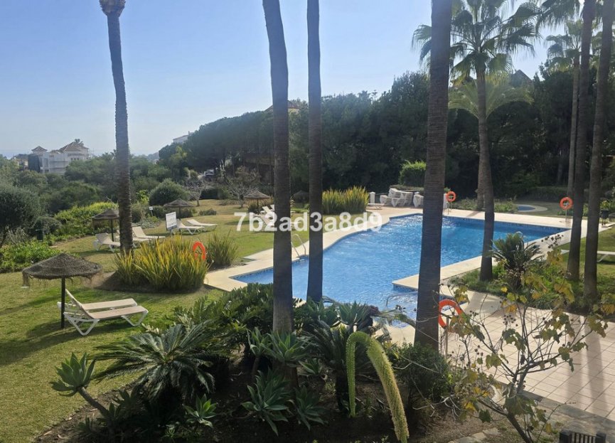 Resale - Apartment - Middle Floor Apartment - Benahavís - La Quinta