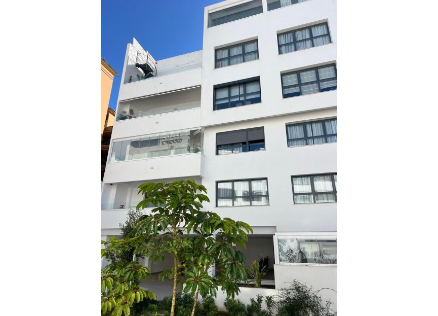 Resale - Apartment - Middle Floor Apartment - Estepona - Estepona Centro