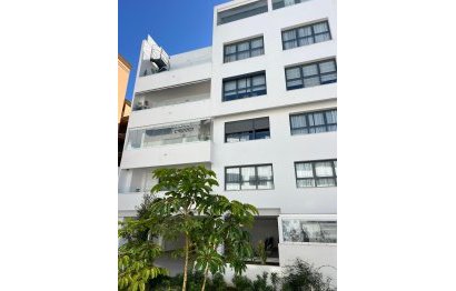 Resale - Apartment - Middle Floor Apartment - Estepona - Estepona Centro