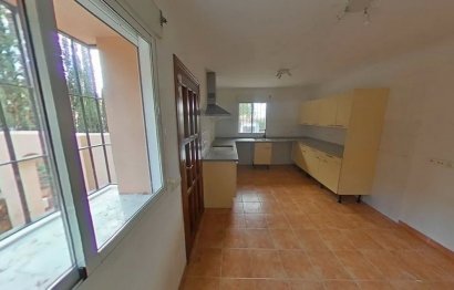 Resale - House - Detached Villa - Marbella - Nueva Andalucia