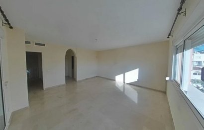 Resale - House - Detached Villa - Marbella - Nueva Andalucia