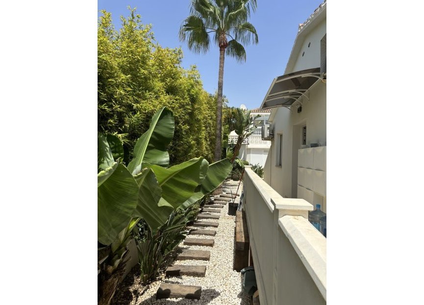 Resale - House - Semi-Detached House - Marbella - Costabella