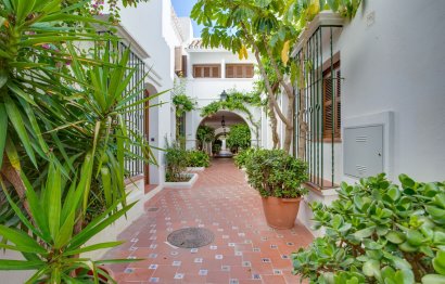 Resale - House - Townhouse - Estepona - Estepona Centro