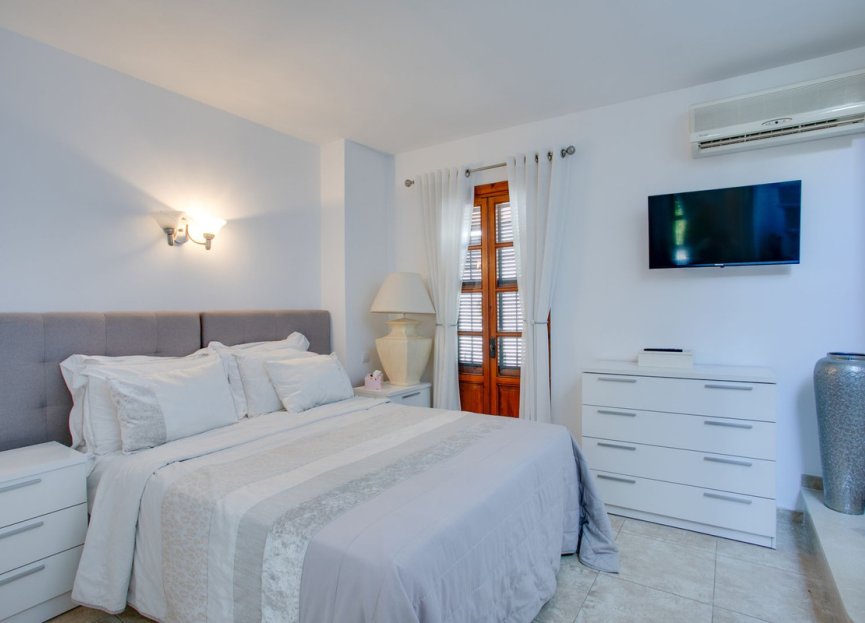 Resale - House - Townhouse - Estepona - Estepona Centro