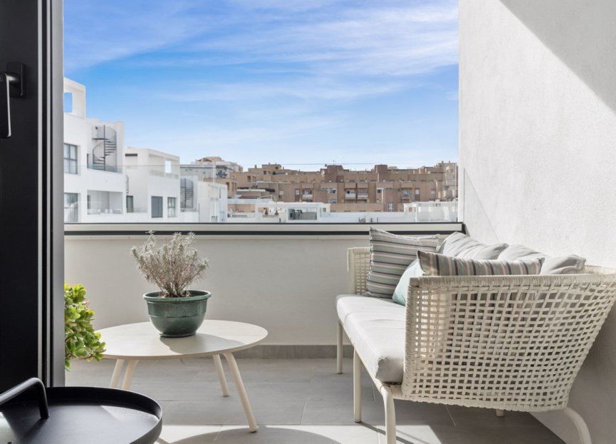 Resale - Apartment - Middle Floor Apartment - Estepona - Estepona Centro