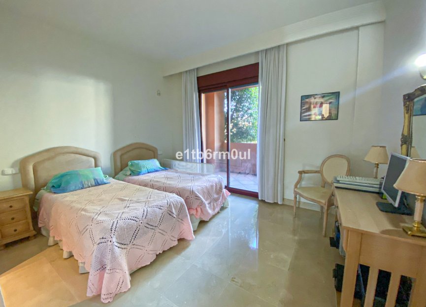 Resale - Apartment - Middle Floor Apartment - Marbella - Bahía de Marbella