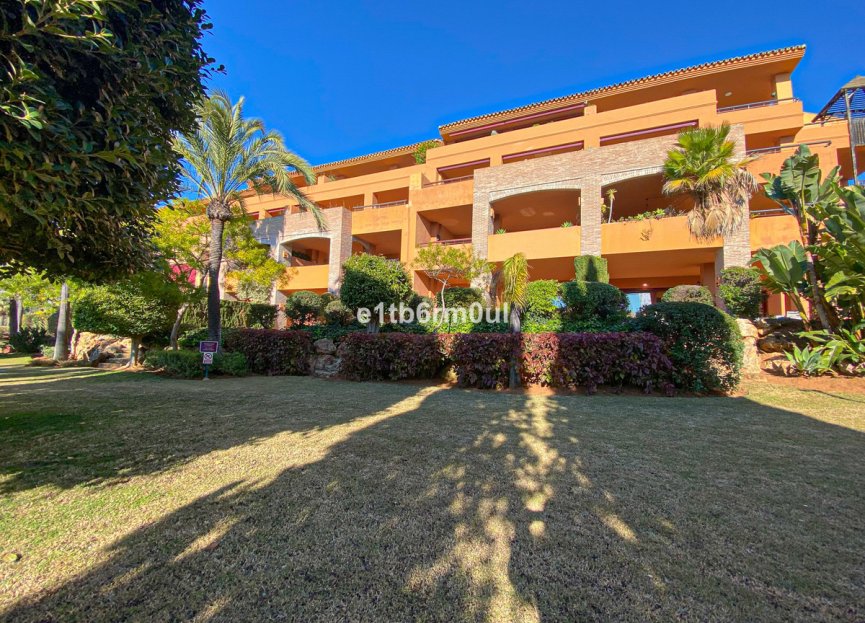 Resale - Apartment - Middle Floor Apartment - Marbella - Bahía de Marbella