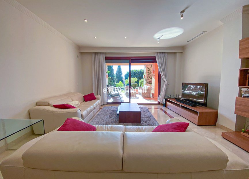 Resale - Apartment - Middle Floor Apartment - Marbella - Bahía de Marbella