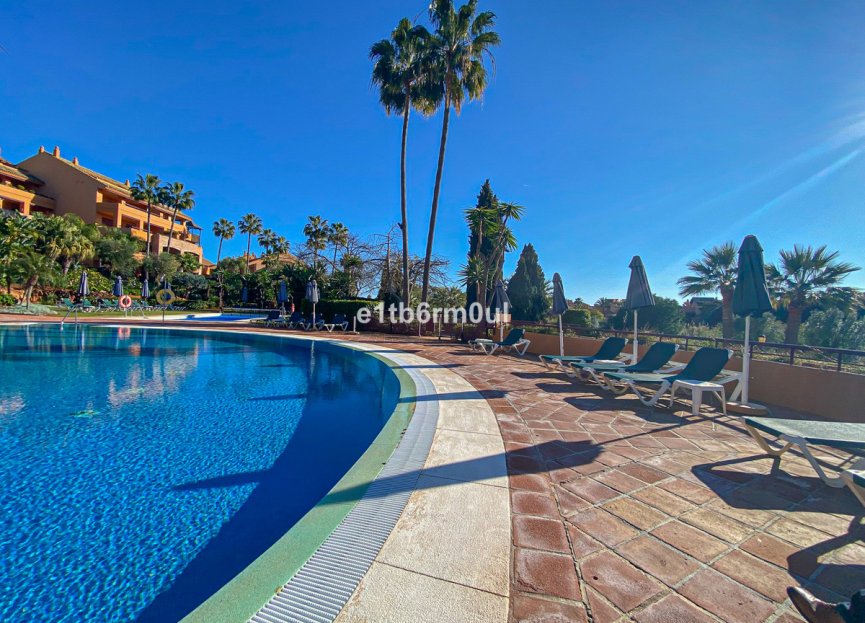 Resale - Apartment - Middle Floor Apartment - Marbella - Bahía de Marbella