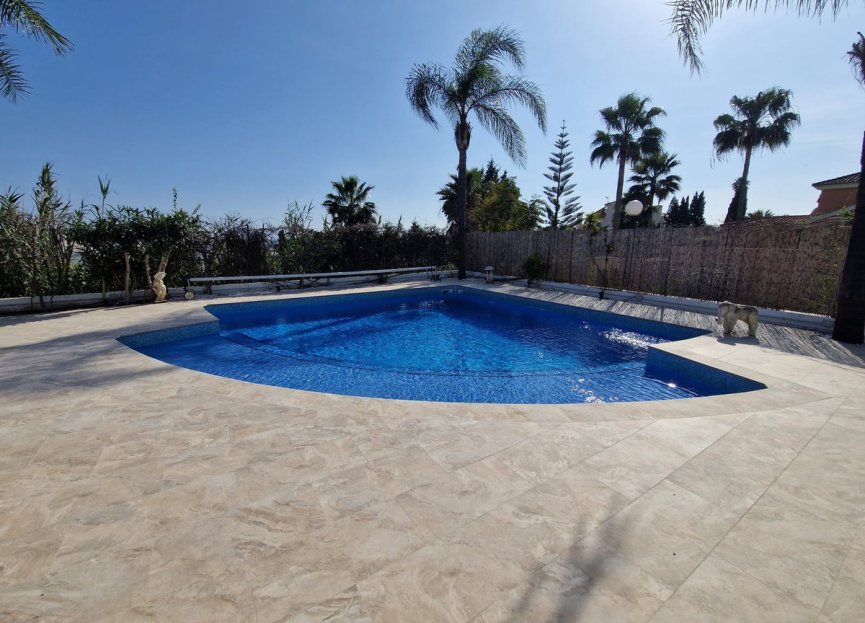 Resale - House - Detached Villa - Estepona - Estepona Centro